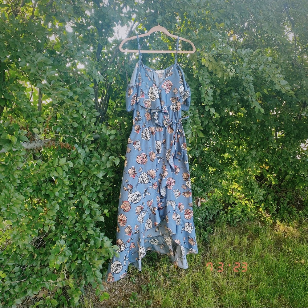 🌼 4 for $40 Flower Bundle Sale 🌼 Hint of Blush Floral Off-Shoulder Dress